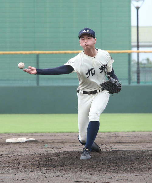 沖学園対九産大九州　8回5安打2失点で沖学園撃破に導いた九産大九州・右横手投げの恒吉幸司（撮影・菊川光一）