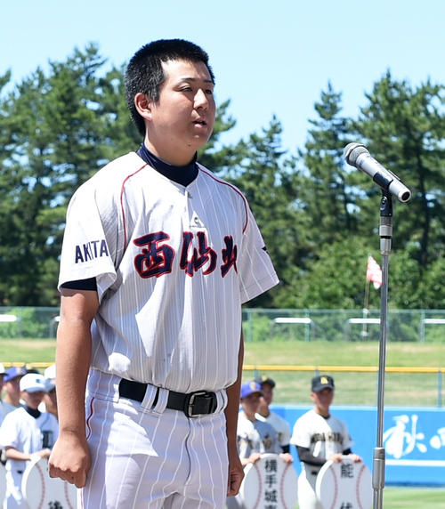 選手宣誓する西仙北・佐藤主将（撮影・山田愛斗）