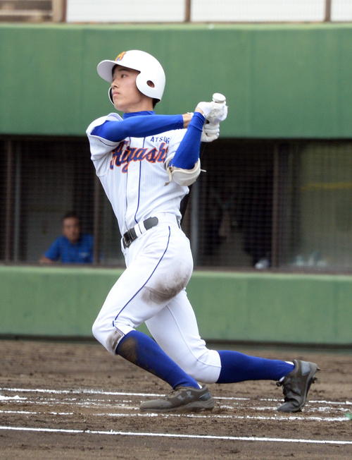 麻生総合・市川崎対厚木東　2回裏厚木東2死二塁、左越えに適時二塁打を放つ中山（撮影・鈴木正章）