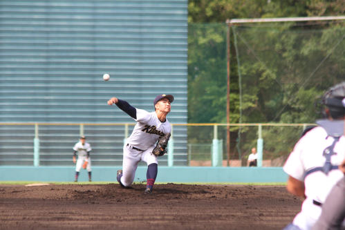 北嵯峨対同志社　完封した北嵯峨・市田（撮影・柏原誠）