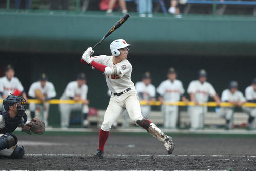 打席に立つ春日部共栄・村田賢一（撮影・佐田亮輔）