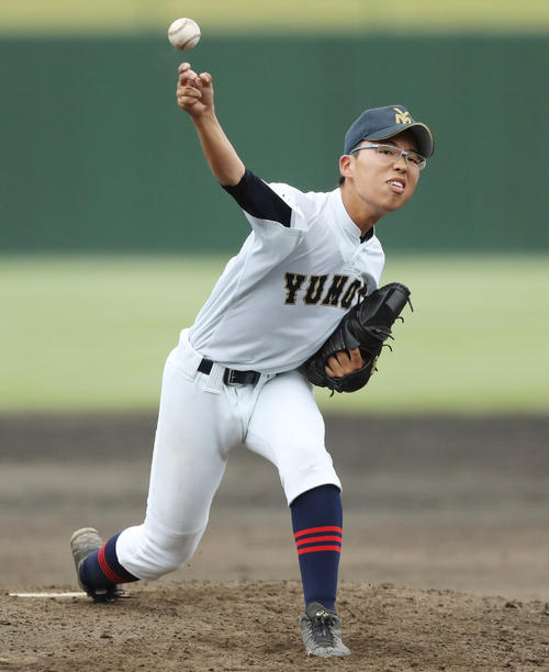 福島明成対湯本　力投する湯本・古川（撮影・野上伸悟）