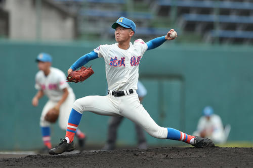 先発する花咲徳栄・高森（撮影・佐田亮輔）