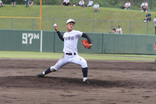 東邦対星城　今大会初先発の東邦・石川（撮影・柏原誠）