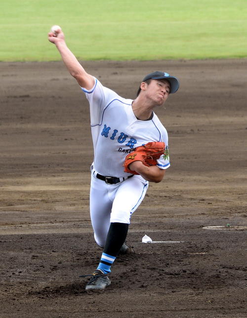 小田原城北工対三浦学苑　8回参考ながら無安打無得点を達成した三浦学苑の渡辺（撮影・鈴木正章）