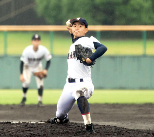 9回を投げ、5安打1失点の好投でチームを勝利に導いた浜名の浜井（撮影・河合萌彦）