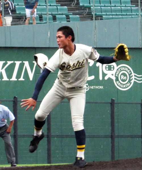 先発の創志学園・西純矢投手（撮影・磯綾乃）