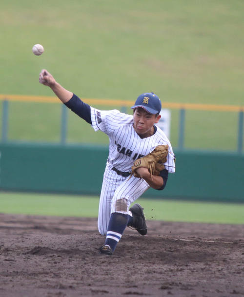 稚内大谷対旭川北　9回2安打14奪三振と好投した旭川北の伊東（撮影・西塚祐司）