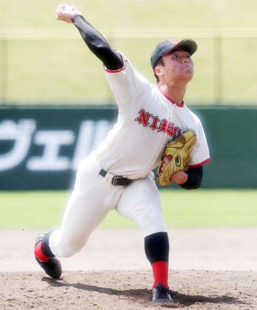 力投する日大東北・磯上（撮影・野上伸悟）