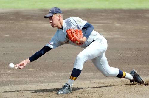 山形城北対米沢中央　米沢中央エース日野は本塁打による1失点に抑えて勝利に貢献する