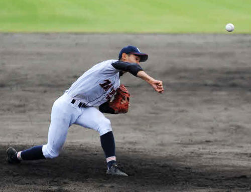 合同チームで先発した遠江総合の堀井（撮影・倉橋徹也）
