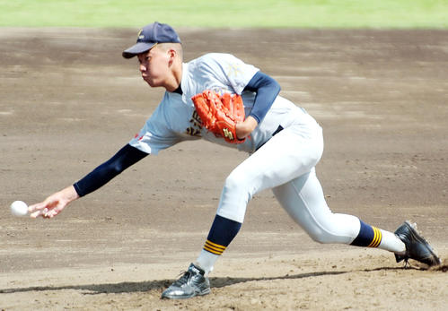 米沢中央エース日野は本塁打の1失点に抑える好投（撮影・佐々木雄高）