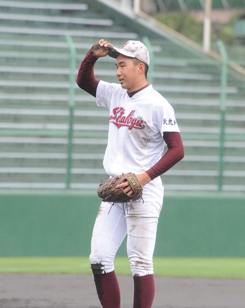 高校野球　福岡大会3回戦　北九州対東海大福岡　北九州先発の木村仁投手はまさかの8失点に終わる（撮影・浦田由紀夫）