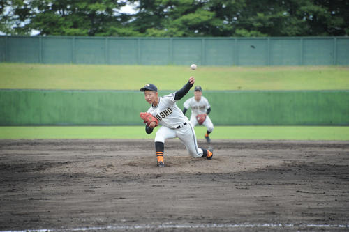 巻対長岡商　長岡商の左腕・目黒は6安打1失点で完投