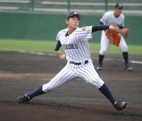 九州国際大付対希望が丘　九州国際大付先発の下村が1失点完投勝利を挙げた（撮影・浦田由紀夫）