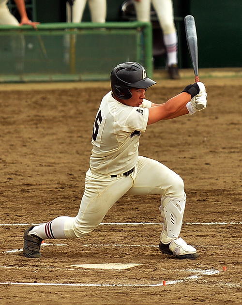 一関学院対水沢商　5回表一関学院2死三塁、左前適時打を放つ坂本（撮影・鎌田直秀）