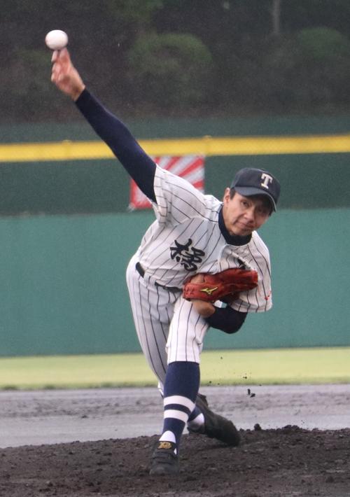 橘対藤嶺藤沢　藤嶺藤沢を5回2／3、7安打3失点に抑えた橘・堤（撮影・古川真弥）