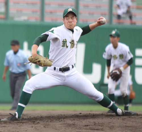 武修館対網走南ケ丘　力投する武修館の千葉（撮影・西塚祐司）