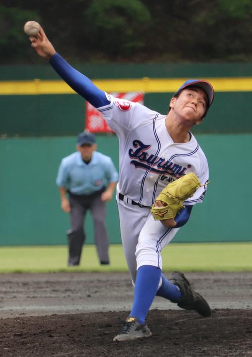 鶴見大付対山手学院　2安打完封勝利を挙げた鶴見大付・吉田（撮影・古川真弥）