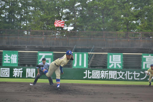 夏の初戦を任された、星稜先発・荻原（撮影・望月千草）