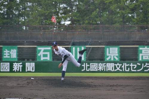 七尾東雲先発の妹尾琉生（りゅう）投手（撮影・望月千草）