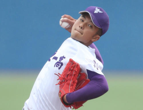 先発登板する関東第一・土屋（撮影・佐田亮輔）