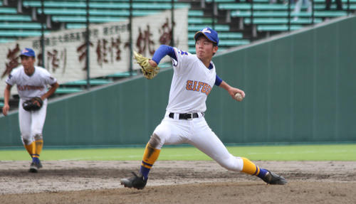 県岐阜商対大垣西　2番手で7回2失点と好投した県岐阜商・野崎（撮影・柏原誠）