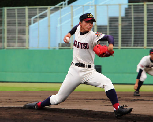 浦和実対本庄　浦和実・先発する豆田（撮影・佐藤成）