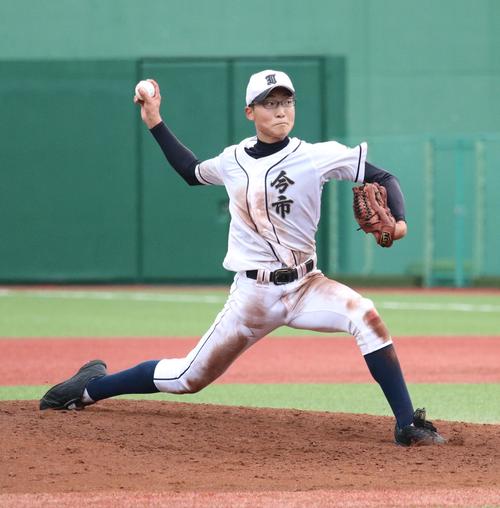 小山南対今市　先発し力投する今市・鈴木一（撮影・佐藤勝亮）