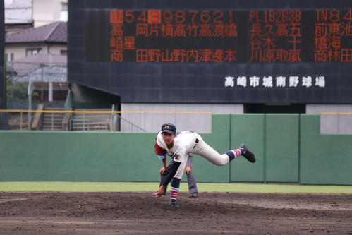 高崎商との2回戦で延長11回を投げ抜いた前橋商・井上（撮影・片倉尚文）