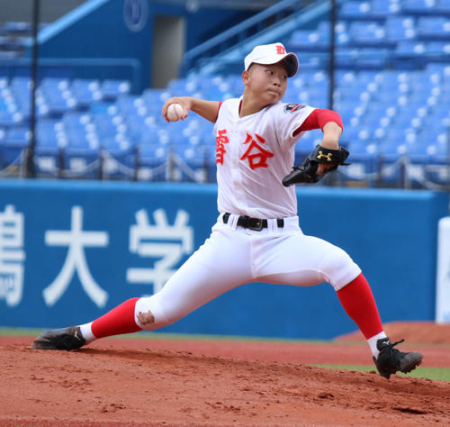 雪谷対成立学園　先発し好投する大沢（撮影・加藤理沙）