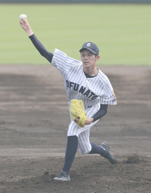 大船渡対遠野緑峰　力投する大船渡先発の佐々木（撮影・河野匠）