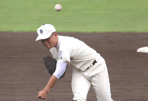 大田原対高根沢先発し力投する大田原・藤田悠（撮影・佐藤勝亮）