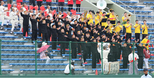 大田原対高根沢駆けつけた大田原応援部（撮影・佐藤勝亮）