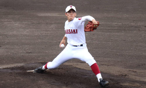 館林との2回戦で12三振を奪って7安打完封勝利を飾った高崎・北爪