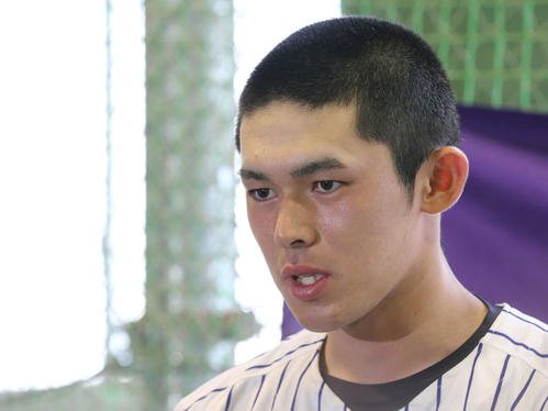 大船渡対遠野緑峰　試合後、取材に応じた大船渡・佐々木（撮影・河野匠）
