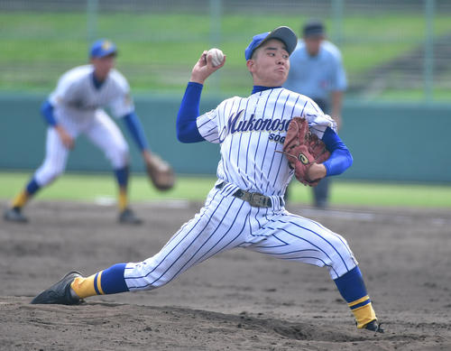 兵庫大会3回戦　武庫荘総合対芦屋　延長10回をひとりで投げ抜き勝利に貢献する武庫荘総合・谷添涼羽投手（撮影・清水貴仁）