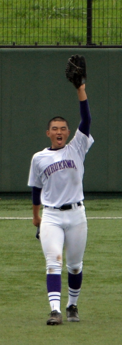 古川対登米総合産　5回から左翼の守備に就き、内野陣に声をかける古川・千坂優斗