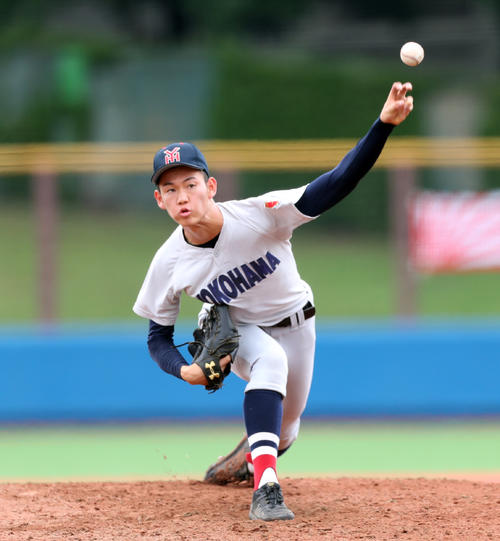 横浜対横浜旭陵・相模向陽館　最終回に3番手で登板した横浜・及川雅貴（撮影・伊作将希）