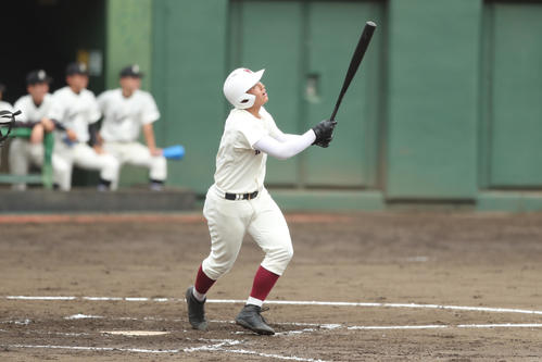 小平西対早実　2回裏早実1死二塁、初打席は遊飛に倒れる早実・清宮福太郎（撮影・佐田亮輔）