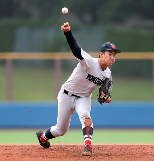 横浜対横浜旭陵・相模向陽館　先発で力投する横浜・木下幹也（撮影・伊作将希）