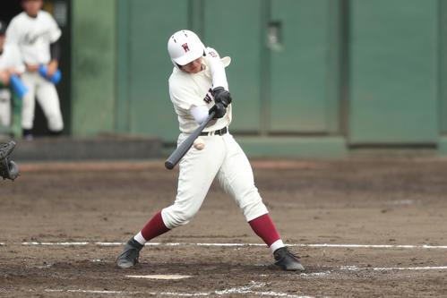 小平西対早実　4回裏早実、第2打席で右前打へ2点適時打を放つ早実・清宮福太郎（撮影・佐田亮輔）