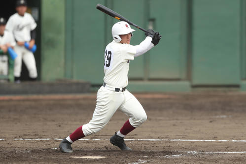 小平西対早実　4回裏早実、第2打席目で右前打へ2点適時打を放つ早実・清宮福太郎（撮影・佐田亮輔）