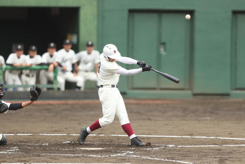 小平西対早実　2回裏早実1死二塁、初打席は遊飛に倒れる早実・清宮福太郎（撮影・佐田亮輔）