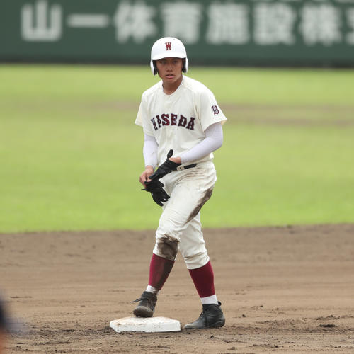 小平西対早実　6回裏早実1死一塁、左中間へ二塁打を放つ早実・清宮福太郎（撮影・佐田亮輔）