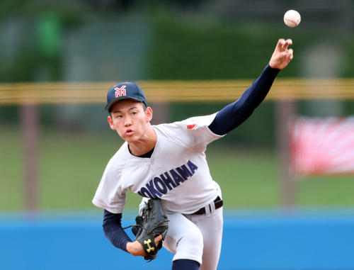 3番手で登板した横浜・及川雅貴（撮影・伊作将希）