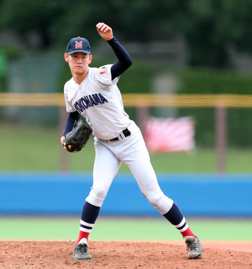 横浜対横浜旭陵・相模向陽館　最終回に3番手で登板した横浜・及川雅貴（撮影・伊作将希）