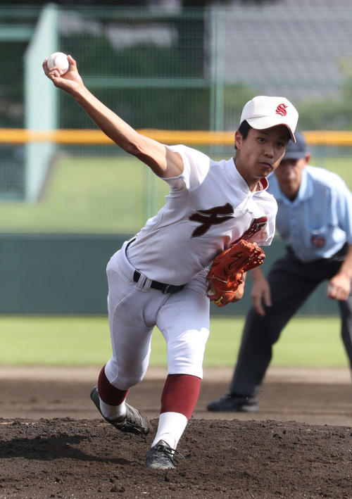盛岡南対千厩　2失点で完投勝利を収めた千葉哲（撮影・河野匠）