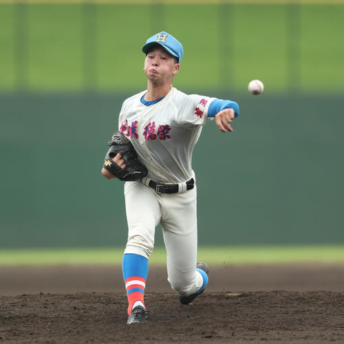花咲徳栄対正智深谷　先発で力投する花咲徳栄・中津原隼太（撮影・佐田亮輔）