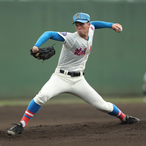 花咲徳栄対正智深谷　先発で登板する花咲徳栄・中津原隼太（撮影・佐田亮輔）
